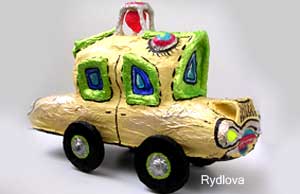 Voiture écologique - sculpture en papier mâché - idée cadeau pour anniversaire enfant, déco chambre enfant. 